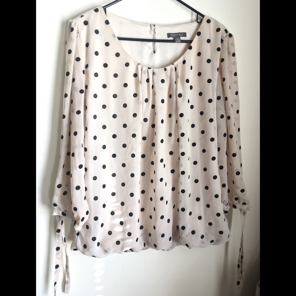 Roz & Ali extra large ivory top w/black polka dots